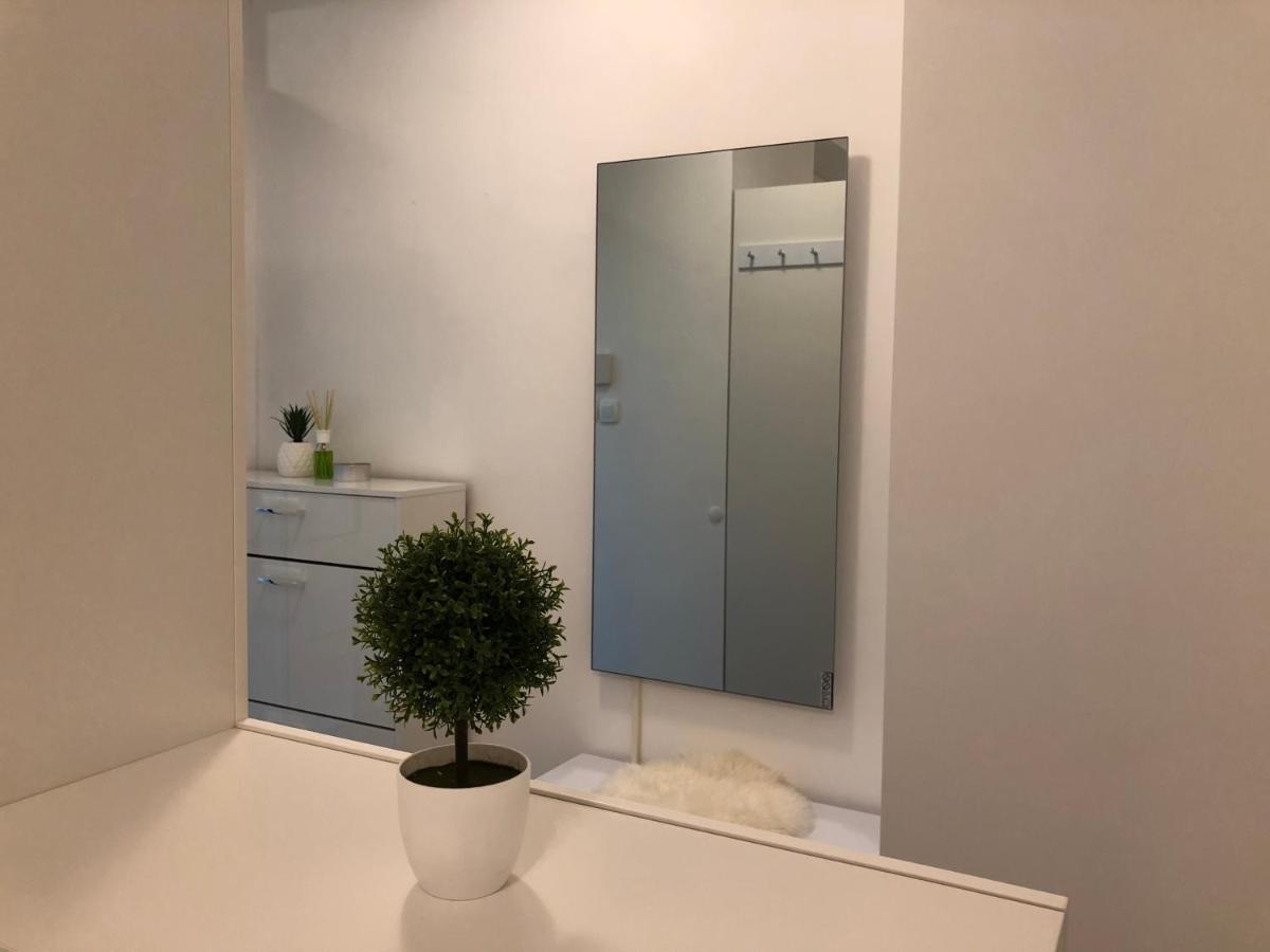 Modern Center Studio Under The Castle II Free Parking Apartment ลูบลิยานา ภายนอก รูปภาพ