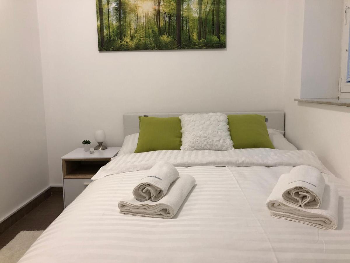 Modern Center Studio Under The Castle II Free Parking Apartment ลูบลิยานา ภายนอก รูปภาพ