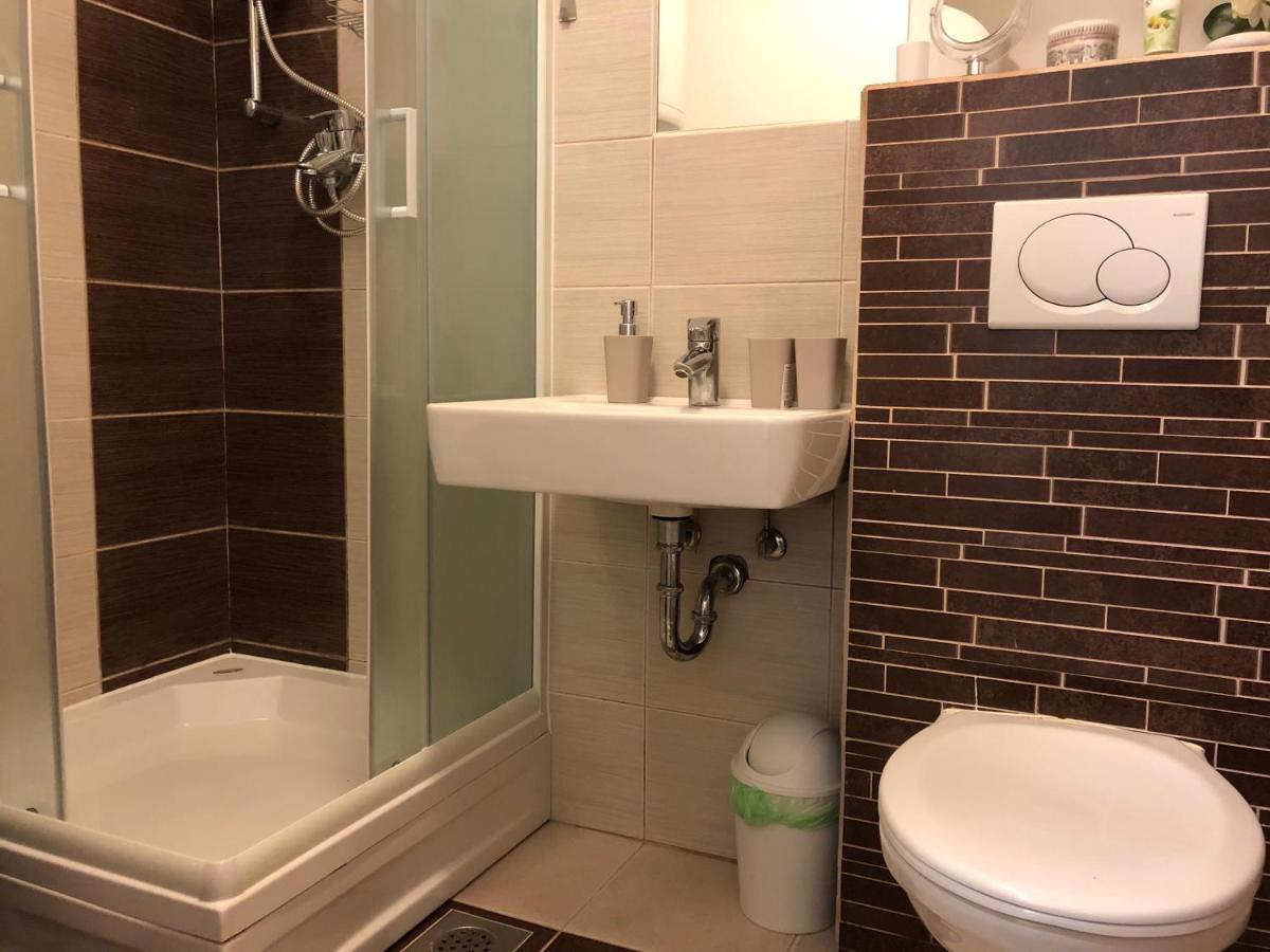 Modern Center Studio Under The Castle II Free Parking Apartment ลูบลิยานา ภายนอก รูปภาพ