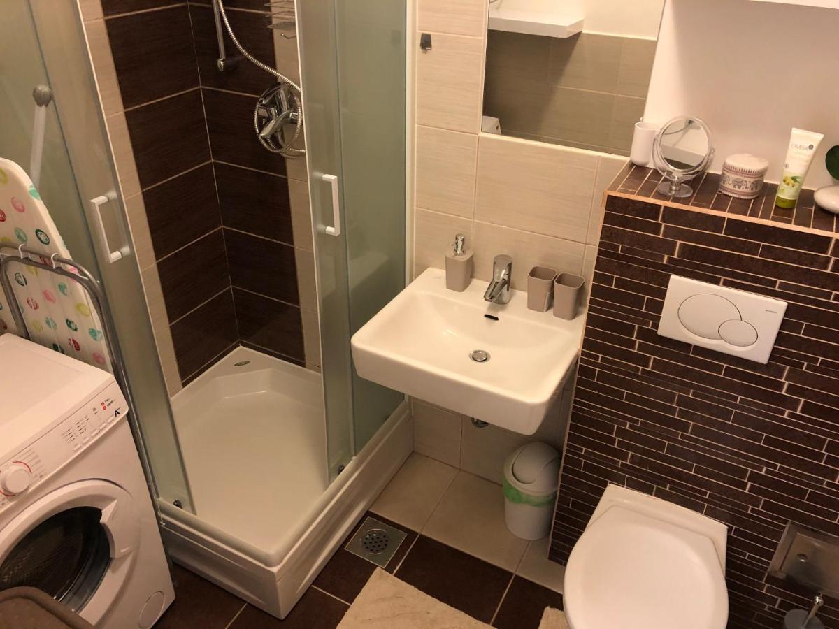 Modern Center Studio Under The Castle II Free Parking Apartment ลูบลิยานา ภายนอก รูปภาพ